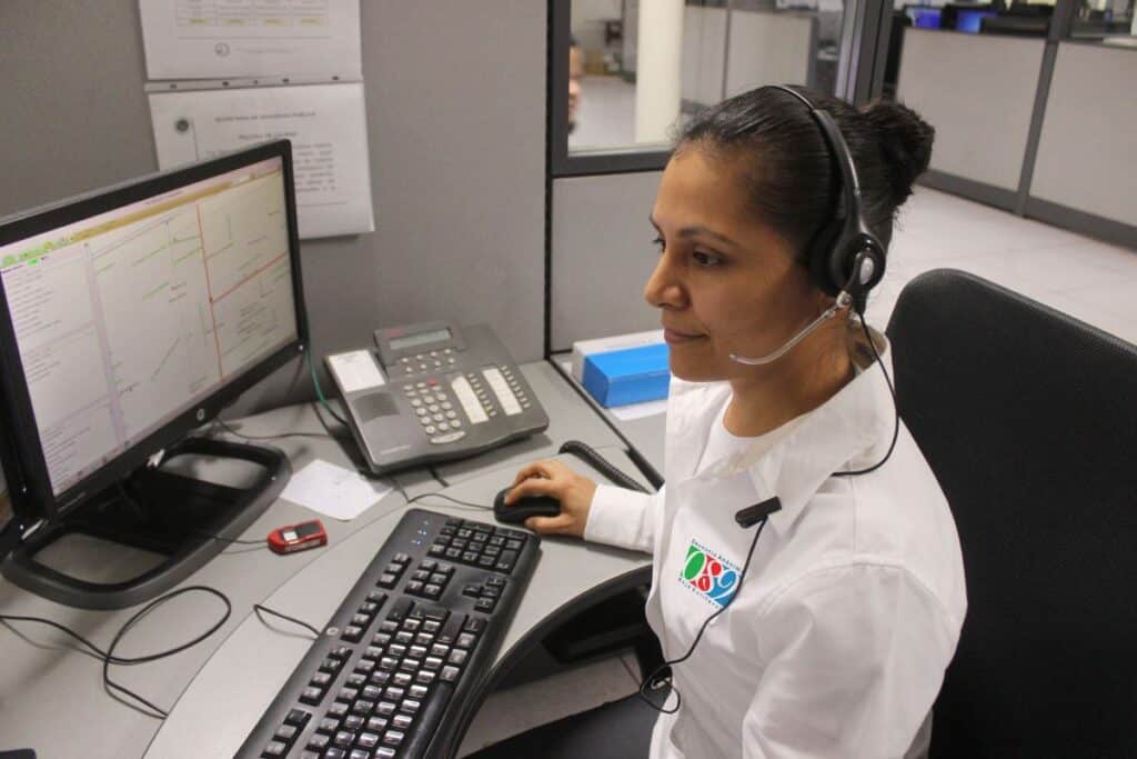 atendente usando script de vendas no atendimento